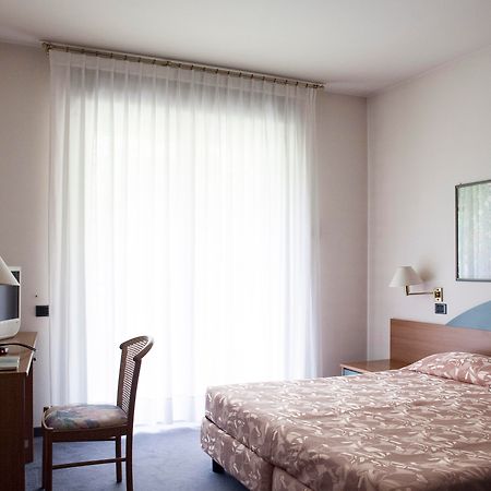 Roero Park Hotel Sommariva Perno Luaran gambar