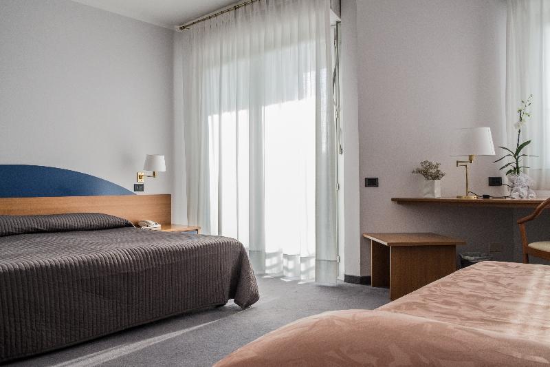 Roero Park Hotel Sommariva Perno Luaran gambar