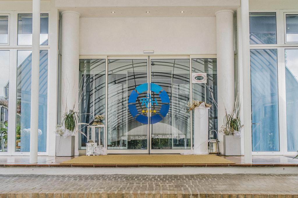 Roero Park Hotel Sommariva Perno Luaran gambar