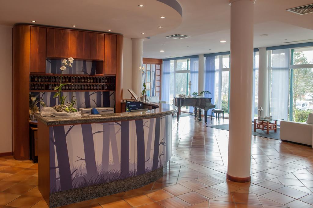 Roero Park Hotel Sommariva Perno Luaran gambar