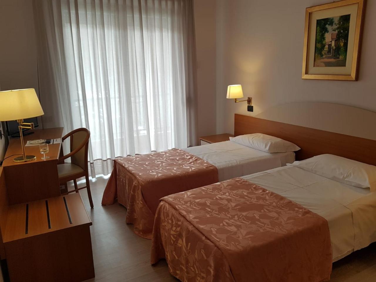 Roero Park Hotel Sommariva Perno Luaran gambar