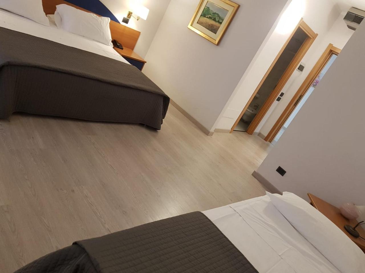 Roero Park Hotel Sommariva Perno Luaran gambar