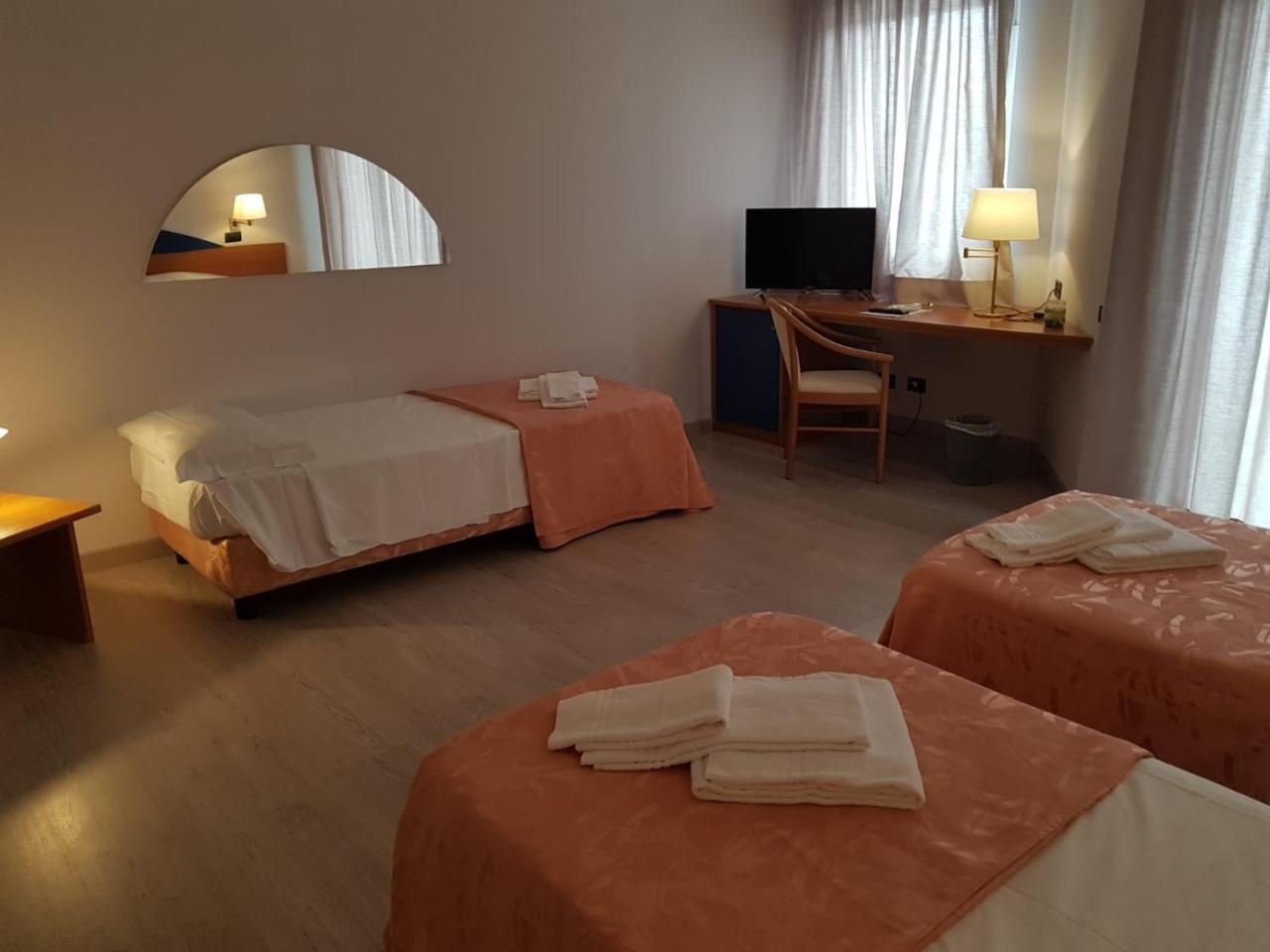 Roero Park Hotel Sommariva Perno Luaran gambar