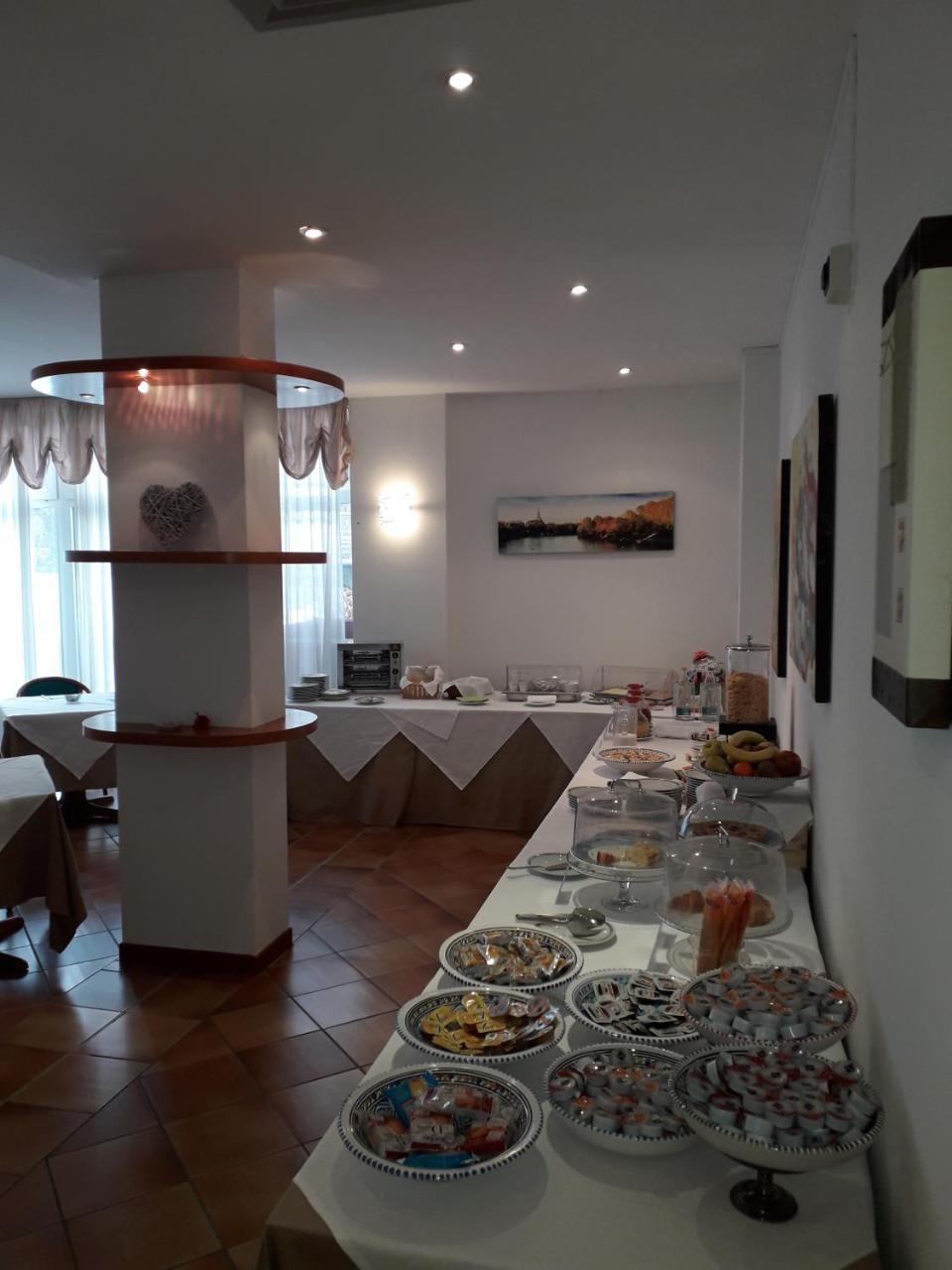 Roero Park Hotel Sommariva Perno Luaran gambar