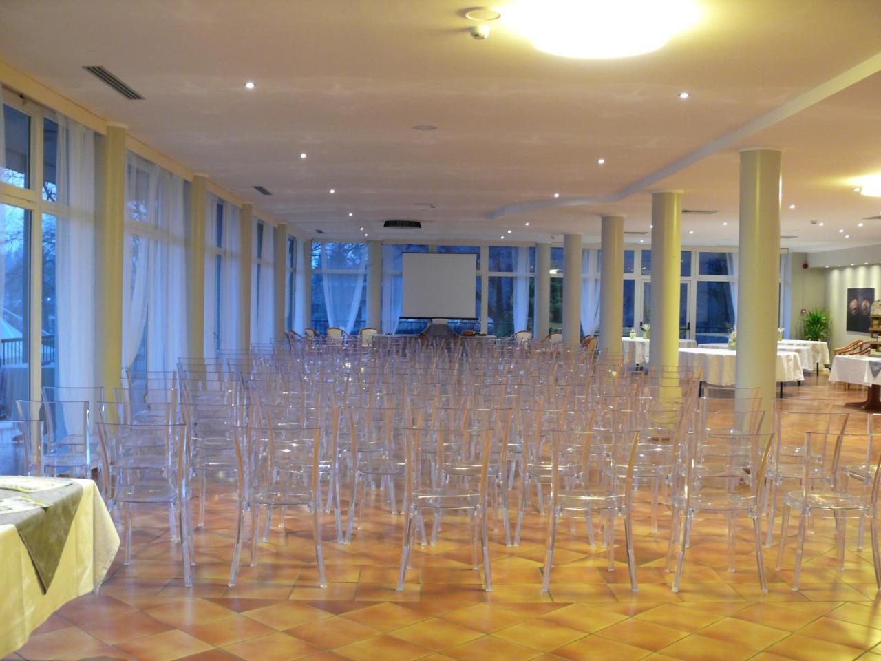 Roero Park Hotel Sommariva Perno Luaran gambar